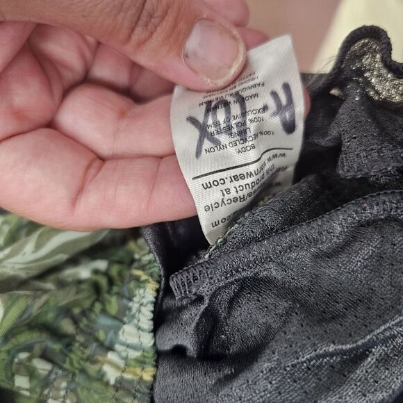 Patagonia Green Floral Boys Baggies Size Large Swim Trunks Shorts - Picture 7 of 7